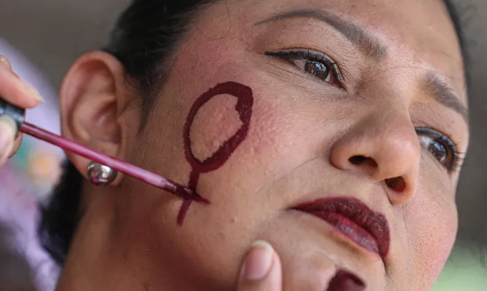 Violência política contra mulheres cresce e acende alerta durante as eleições de 2026